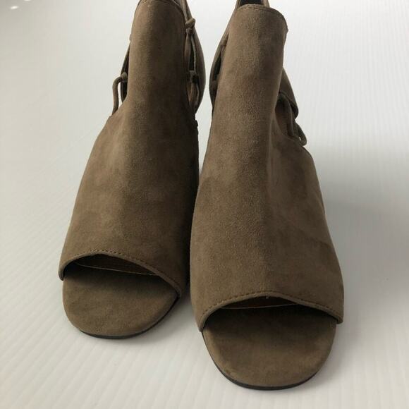 New! Tahari peep toe block heel bootie NWOT - Picture 12 of 12